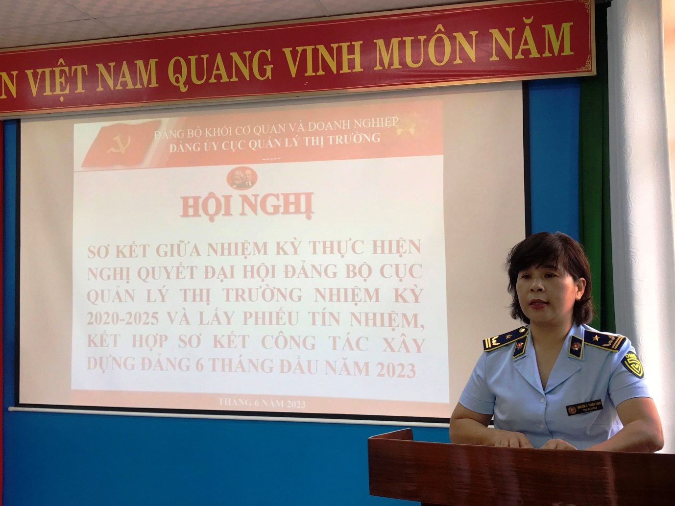 Đ/c Nguyễn Thị Thanh Loan-Phó Bí thư Đảng ủy Cục QLTT phát biểu tại Hội nghị